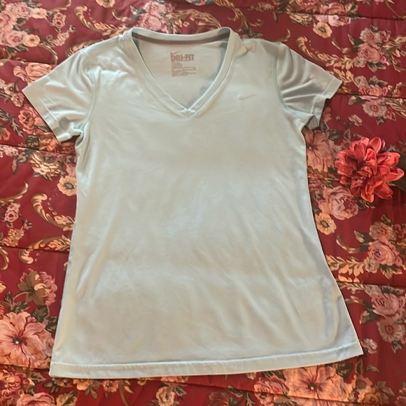 ☄️2 for $14 Sale💫Nike Dri-Fit Short Sleeve V Neck T-Shirt, Sz M Regular Fit - Picture 2 of 10